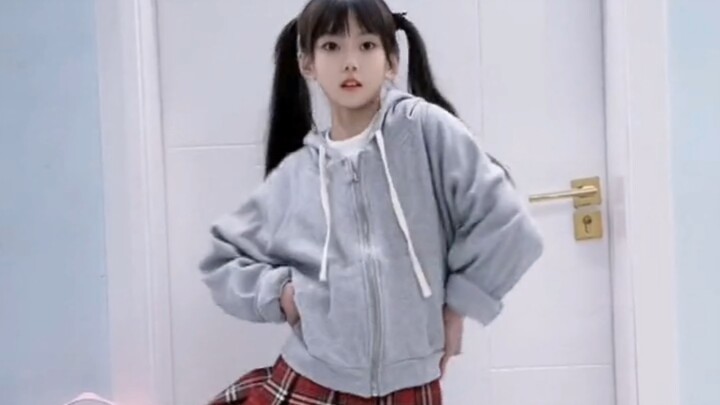 مجموعة مذهلة من مقاطع الفيديو للفتاة الجميلة شين شين زي البالغة من العمر 12 عامًا