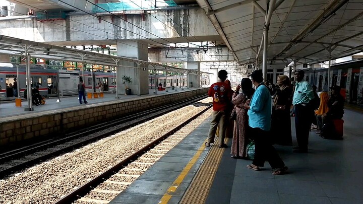 kompilasi hunting KRL commuter Line dan KAJJ di stasiun Jatinegara