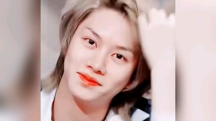 [Makeup Artist: Bos suruh saya touch up makeup? Kalau gitu mending sekalian aja ngasih pujian nih～]