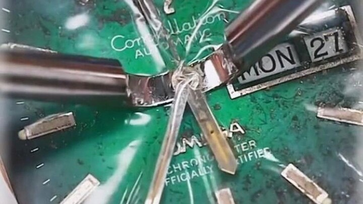 Kakek telah memakai Omega seumur hidupnya, dan ingin memperbaikinya untuk diberikan kepada cucunya s