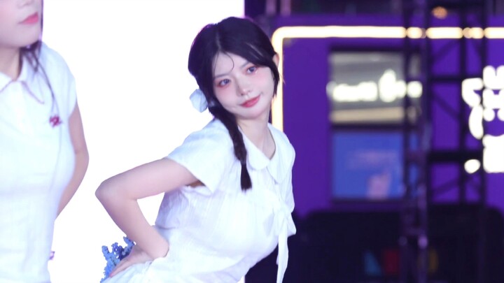 بمجرد أن تبدأ الموسيقى، يظهر الحب الأول