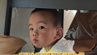 『一岁两个月男孩高能量的一天』