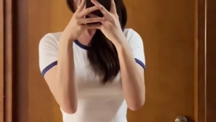 最新抖音上的美腿小姐姐  周末纵享丝滑