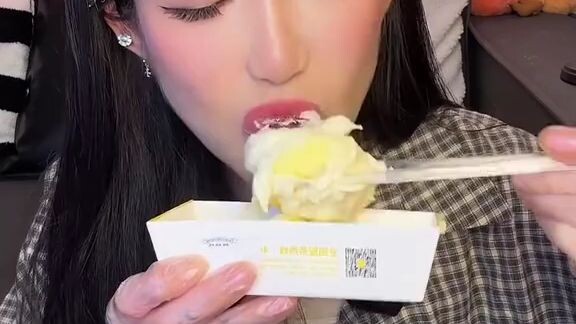 ASMR eating cakes🌸🌸🌸