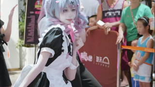 Cảnh quay trực tiếp điệu nhảy "King" của Hatsune Miku Rabbit Hole