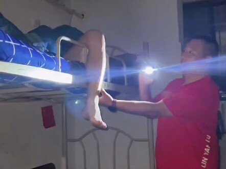 هل يشبه هذا كيف تسرّبْتَ إلى غرفة طفلك في المنزل لترى ما إذا كان لديه بطانية دافئة؟ لا بد من متابعة 