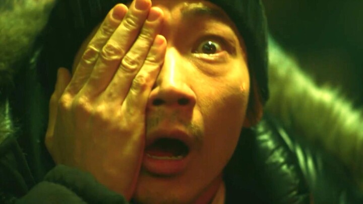 หลังจากชายคนหนึ่งเปิดรูที่หน้าผาก ก็พบว่าทุกคนกลายเป็นรูปร่างประหลาด ทำเอาเขาตกใจถอยหลังไปหลายก้าว! 