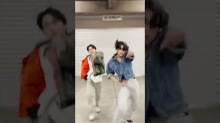 Niki and Jungwon doing Run challenge by bts on tiktok#jungwon #niki #enhypen #shorts #fyp #kpop #bts