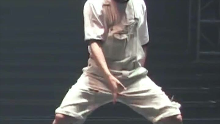 The most honest and harmless face, the most charming buttocks, who said that girl group dances can't