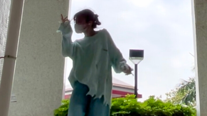 Quần áo giống hệt của Park Jimin, Like Crazy, tôi thích lắm