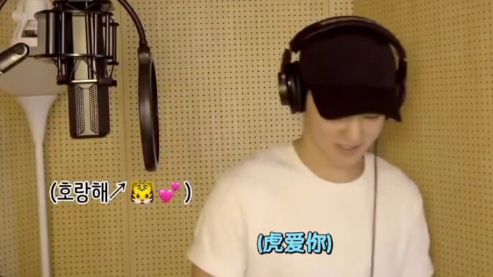 Đội Bà: Chuyên lén lút đưa hàng riêng vào sân khấu giao lưu