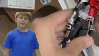 Kamen Rider Kabuto's real bone sculpture won the prize. Kabuto wore a size "L" shoe on his left foot