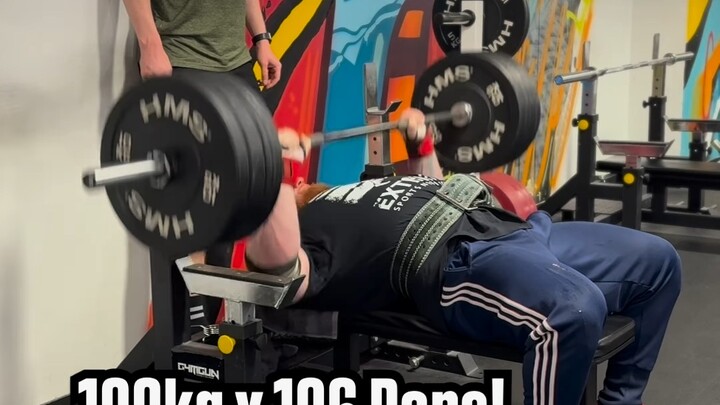 ضغط الصدر بـ 100 كجم × 106، مجموعة حمولة تدربني منذ شهر!