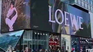 王一博西班牙罗意威大片！巨幅地广高级感拉满！好牛的时尚感！帅翻成都太古里！还有争宠的jimmy choo
