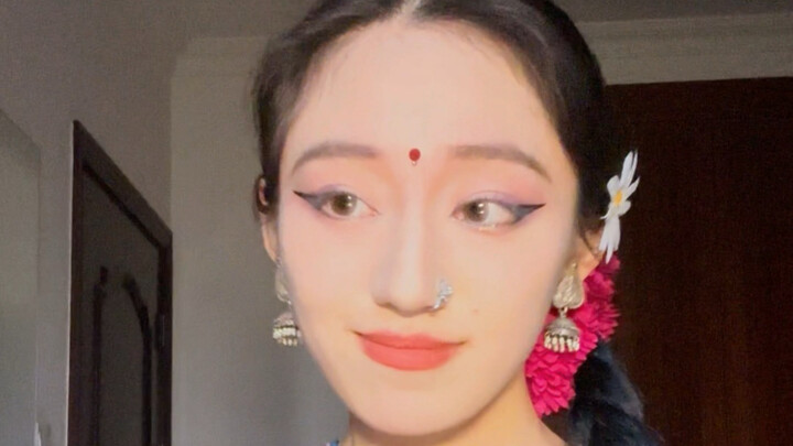 【Tự dịch, tự sáng tác】Mỗi nụ cười, ánh mắt của em như trăng rằm vén mây, một bài thơ Telugu nồng chá