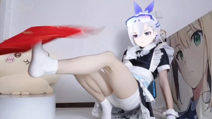 Thử dùng chân xoay khăn tay