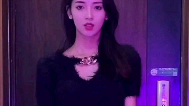 抖音美女合集～河里活