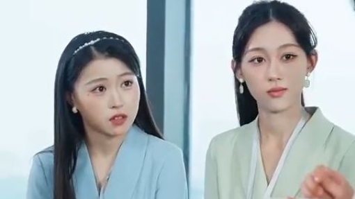 Mantan pacarku menjadi CEO bosku di perusahaan, dan sekarang dia ingin menikahiku