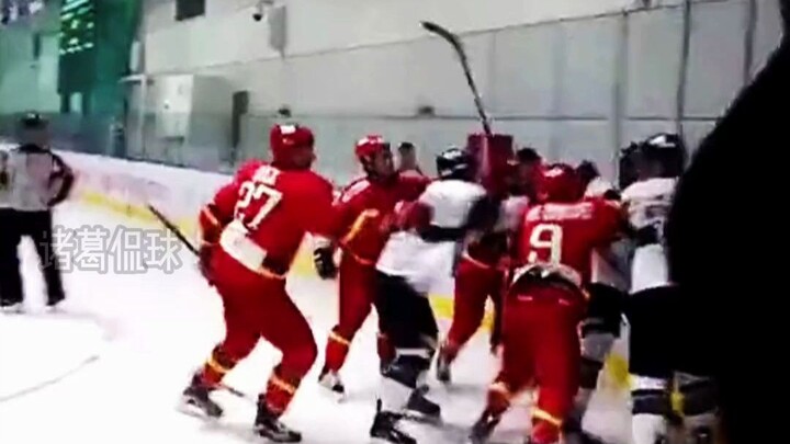 Cảnh hỗn chiến băng cầu Trung Quốc – Hàn Quốc: Lôi người ra ngoài tiếp tục đánh nhau