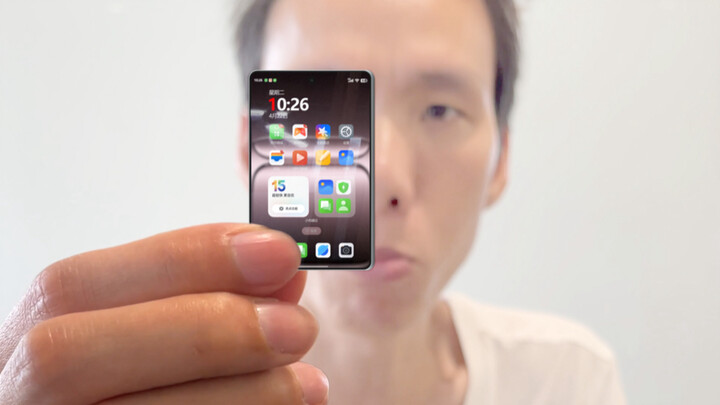 أصغر هاتف محمول