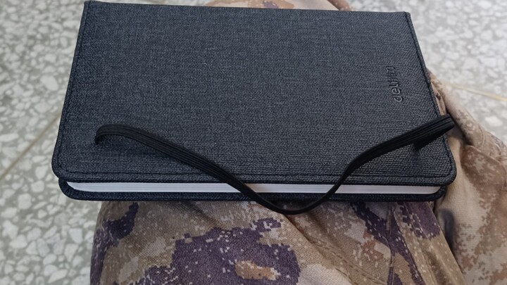 Pengin main game nih, tinggal ambil buku catatan terus lihat aja!