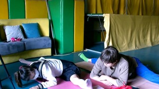 子姗，一字马软开练习