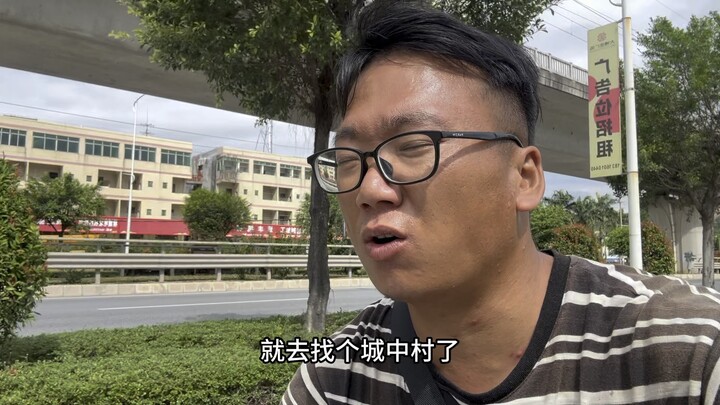 Đạp xe được hơn hai tháng thì bỏ cuộc, chi phí quá cao không chịu nổi, nên tìm một căn nhà thuê, ăn 