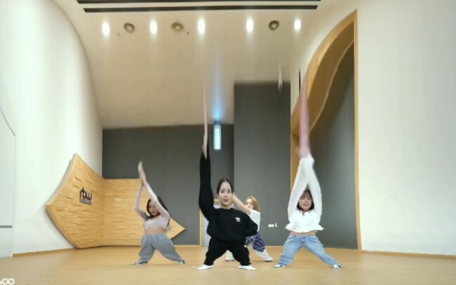 MAMAMOO's new song Dingga practice room (a version you've never seen before)
