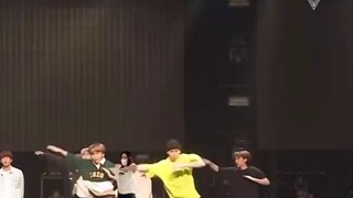 Bab 14｜Temani Guru Li menyeberang jalan! Tarian kelompok super seragam 3call