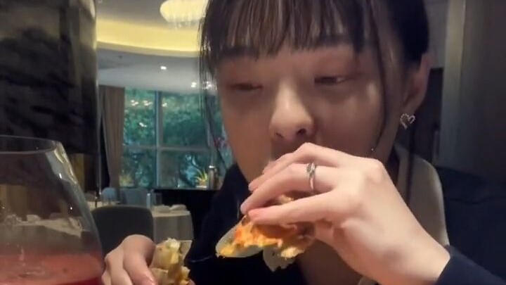 某饭店的傻瓜老板千金！