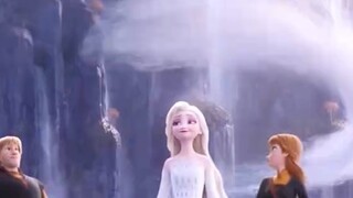 Arendelle bị nước biển nhấn chìm. Elsa đã đến kịp lúc. Nữ hoàng rất đẹp trai.