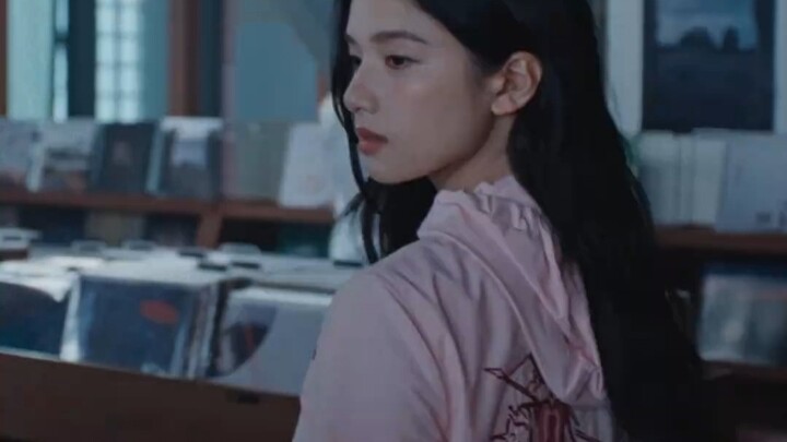 Zhang Jingyi x Zhang Kanle’s Burberry Qixi Festival ad campaign: Heartbeat, an endless loop