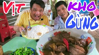 Mâm cơm vịt kho gừng của Thánh Ròm và Tâm Chè lTâm Chè Vĩnh Long