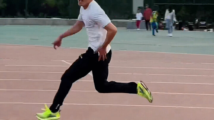 Can’t seem to lift your legs or run and jump fast and far? Train with Zhiwei to build muscle memory—