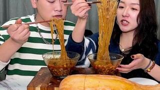 #黑金酸辣粉   还好表弟义气！！！#妈呀太香了