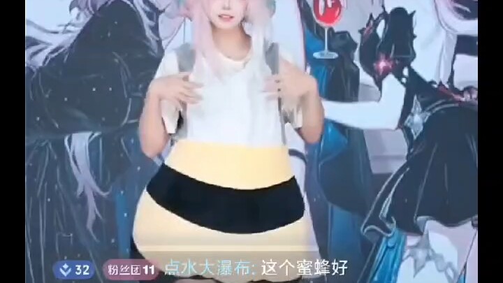 สมัยก่อน ใครที่สามารถอดหัวเราะต่อหน้าผึ้งน้อยเหลียนได้ก็ถือว่าเป็นยอดคนแล้ว