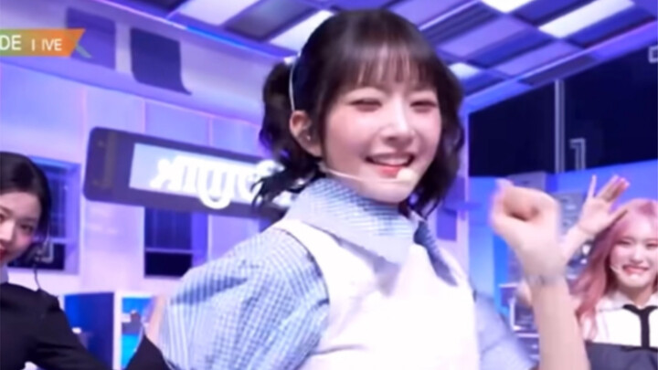 Shui Jing Lian dada-dada on the running wheel for a bit