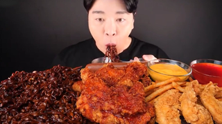 Mukang gà rán khoai tây chiên và mì tương đen 1 #food