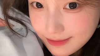 senyum nya itu loh😍