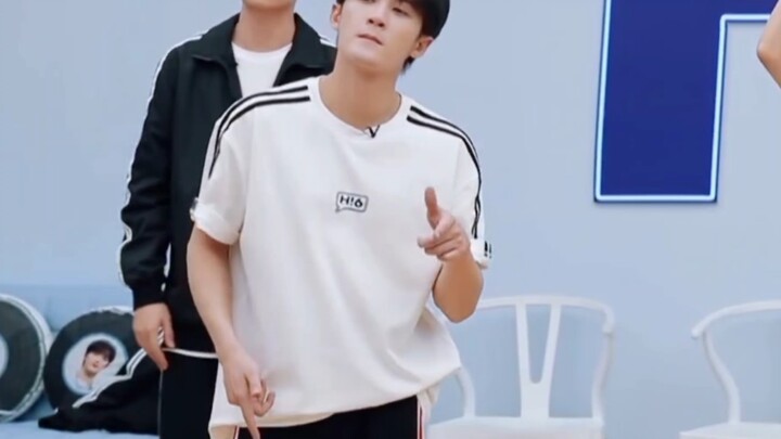 Phòng tập luyện ca khúc chủ đề của Đàn Kiện Từ – phiên bản cắt ghép