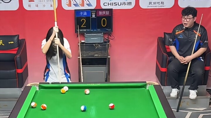 من الصعب التخيل أن أحد هؤلاء الأطفال سيصبح ذات يوم دينغ جونهوي.