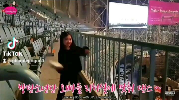 Na Haeun nhảy theo BTS tại mm 2018