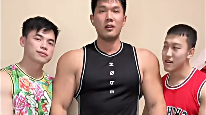 Muscle guys online look completely different from how they appear in real life!