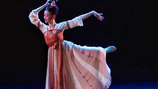 “她还演着郎骑竹马来的戏”