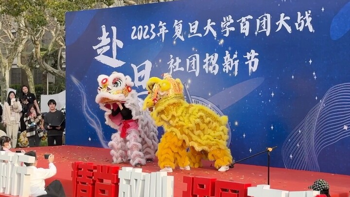 Đoạn ghi hình trực tiếp tại lễ tuyển thành viên của “Bách đoàn đại chiến” – các câu lạc bộ Đại học P
