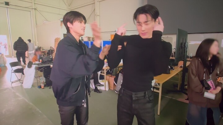 Không làm thì bị đánh, làm sai cũng bị đánh (ｏ ‵-′)ノ”)`-' )