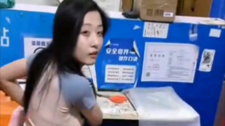 ทำไมเจ้าของร้านถึงได้ตื่นตูมแบบนี้นะ?