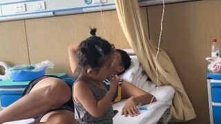 外甥女来医院看望割痔疮的舅舅，舅舅每天都让外甥女明天别来了，侄女：舅舅快起来陪我玩