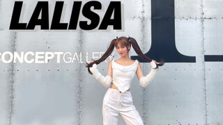 Cover LALISA dengan 5 Set Kostum dan Nuansa MV