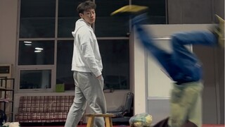 المدرب: تعبت من حياة خط التجميع، فلنذهب في رحلة. الطفل: وماذا بعد الرحلة؟ وماذا ستفعل إذا استمريت هك